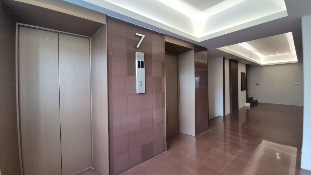 รูป  อาคารสำนักงานติดถนนใกล้ ม.รามคำแหง-ทางด่วน-สุวรรณภูมิ-วงแหวน!  เดินถึงสถานี  MRT สายสีส้ม - รูปที่ 5/11