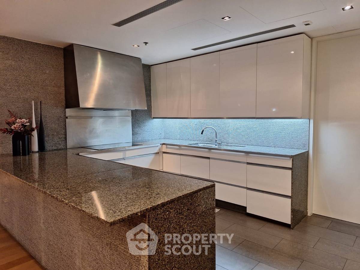 picture 3-BR Condo at The Met Sathorn near BTS Chong Nonsi (ID 2324747) - 11/15