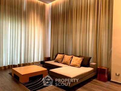 Condos for rent Pathum Wan : 3-BR Condo at The Crest Ruamrudee near BTS Phloen Chit (ID 1446228)