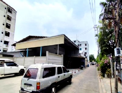 เช่าโรงงาน ถนนนาคนิวาส : ให้เช่า โกดังพร้อมสำนักงาน ซอยลาดพร้าววังหิน เข้าซอยไม่ลึก 50 เมตร / พื้นที่โกดัง 420 ตารางเมตร / รถสิบล้อเข้าซอยได้