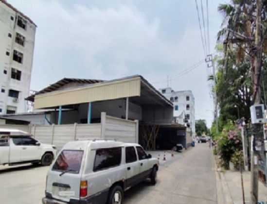 รูป ให้เช่า โกดังพร้อมสำนักงาน ซอยลาดพร้าววังหิน เข้าซอยไม่ลึก 50 เมตร / พื้นที่โกดัง 420 ตารางเมตร / รถสิบล้อเข้าซอยได้ - รูปที่ 1/10