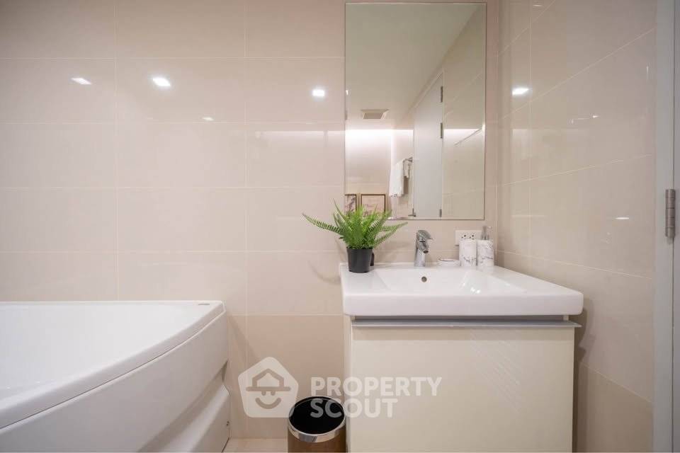 picture 2-BR Condo at Focus Ploenchit near BTS Nana (ID 2473159) - 8/12