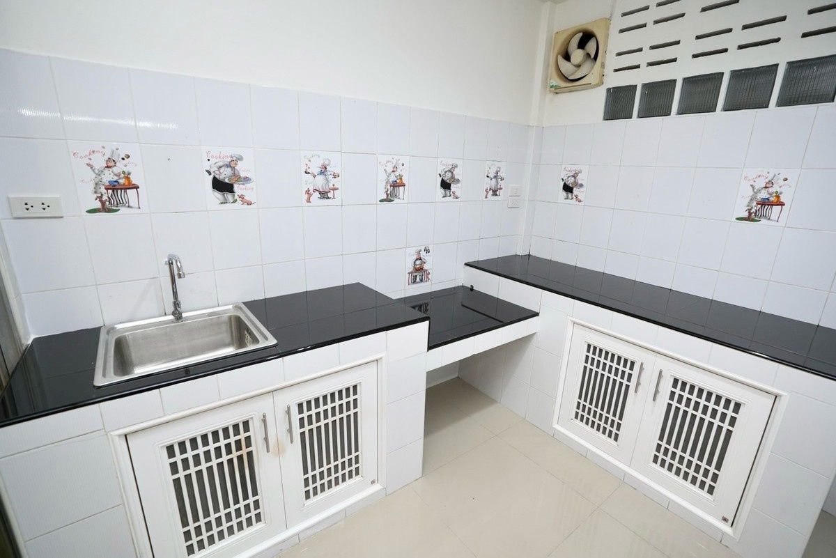 picture 🏡 2-Storey Townhouse for Sale – 🚇 Near Ladprao MRT ✨ Fully Renovated, Ready to Move In 💥 #FreeTransfer - 11/14