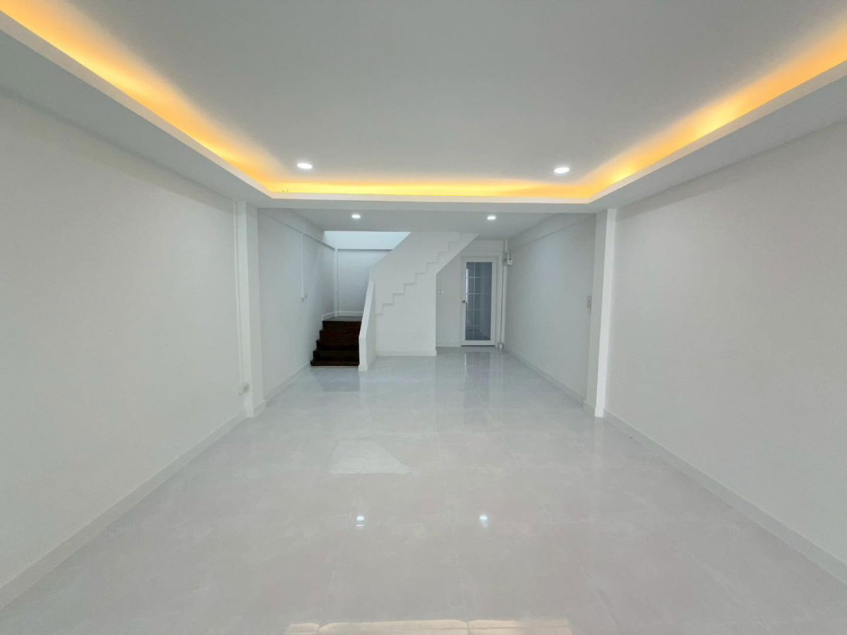 picture S959 🏠 For Sale: 2-story townhouse in a great location, Soi Senanikom 1, near Major Ratchayothin. Selling price: only 4.29 million baht. - 13/46