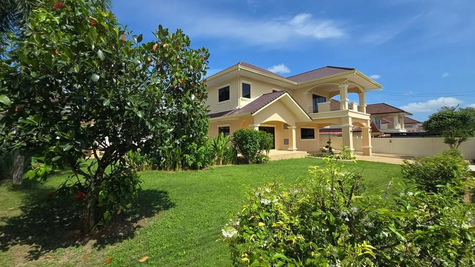 picture Large Pool Villa in Pattaya for Sale in Pattaya near HIGATE International school - 2/32