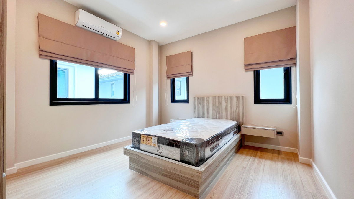 picture !!Sell at LOSS!! Two storey detached house, 3 bedrooms, 4 bathrooms fully furnished in Pattaya, ready to move in !!! - 17/21