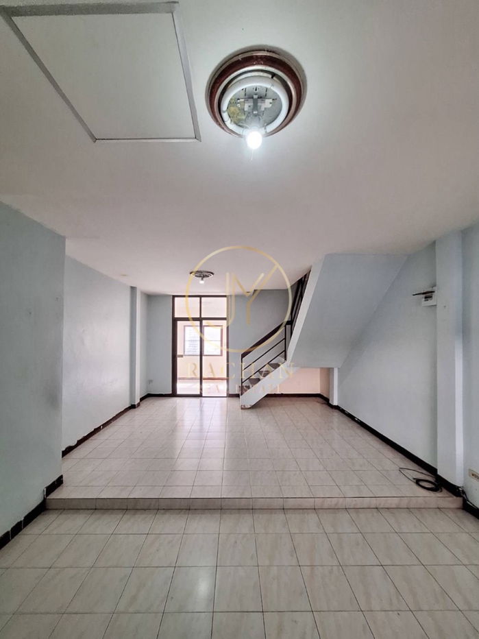 รูป ขายด่วน ทาวน์เฮ้าส์ 3 ชั้น ตามสภาพ ซ.พิบูลสงคราม 22 แยก 6 (ซ.วัดกำแพง8) เนื้อที่ 23.3 ตร.ว พื้นที่ใช้สอย 140 ตร.ม - รูปที่ 5/18