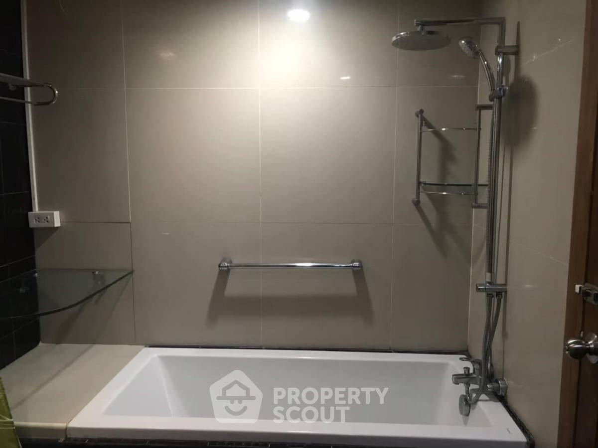 picture 2-BR Condo at The Trendy Condominium near BTS Nana (ID 1472040) - 3/7