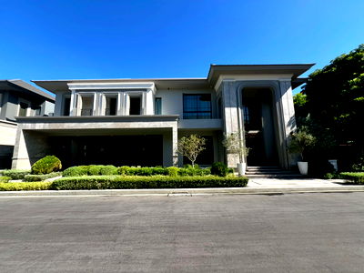 Houses for sale เทสโก้โลตัส บางพลี : A luxurious house in the GRAND BANGKOK BOULEVARD State BANGNA project offers you relaxation and tranquility. 