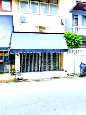 เช่าอาคารพาณิชย์ ถนนเพลินจิต : ARLราชปรารถ 120ม. ตึกใบหยก 185ม. ให้เช่าอาคาร 4ชั้นครึ่ง ริมถนนใหญ่ 12ตร.วา. 200 ตร.ม..4 นอน ตลาดประตูน้ำ 600 ม.