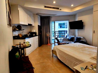 ขายคอนโด : Clubhouse Residence Studio for Sale in Pratumnak Hill