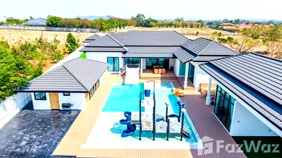 Houses for sale Bang Lamung Chonburi : 5 Bedroom Villa for sale in Huai Yai, Chon Buri  5924353