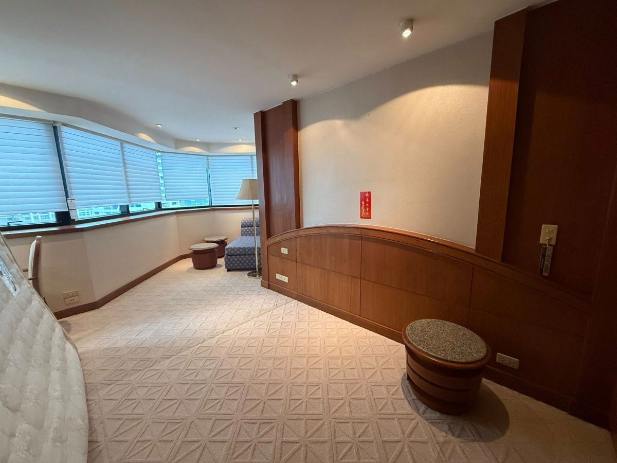 รูป คอนโดให้เช่า – ห้องใหญ่ เลี้ยงสัตว์ได้ 🐶🐱✨ 🏢 President Park – Parkview Tower💰 ค่าเช่า: 70,000 บาท/เดือน📍 ใกล้ BTS พร้อมพงษ์ 🔖 รหัสทรัพย์ RS4011 - รูปที่ 8/14