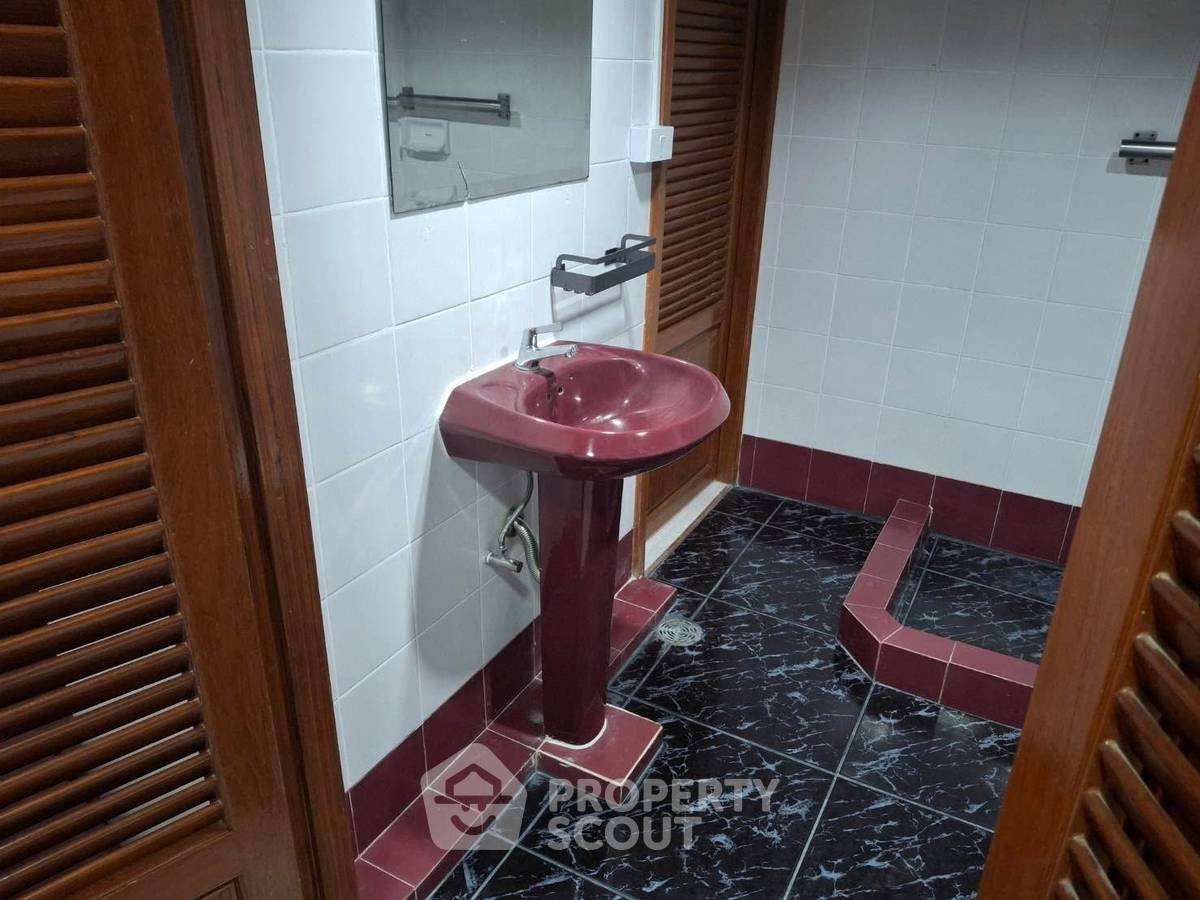 picture 2-BR Condo at City Villa in Khlong Chan (ID 2472873) - 4/14