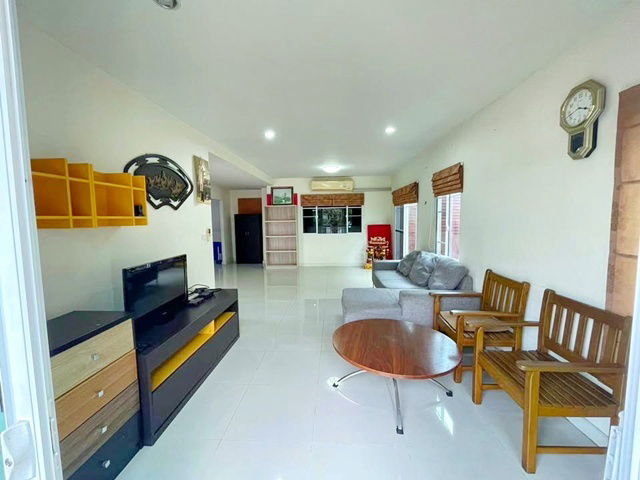 รูป จตุโชติ 15-21 ตลาดเคหะออเงิน 1.3 กม. รพ.สายไหม 2.8 กม. ให้เช่าบ้านเดี่ยว 2 ชั้นกว้าง ใหญ่ 60ตร.วา. BTS คูคต 5.4 กม. 3-4นอน 2 น้ำ เฟอร์ฯครบ - รูปที่ 5/8