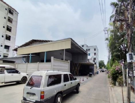 ให้เช่า โกดังพร้อมสำนักงาน ซอยลาดพร้าววังหิน / พื้นที่โกดัง 420 ตารางเมตร / รถสิบล้อเข้าซอยได้