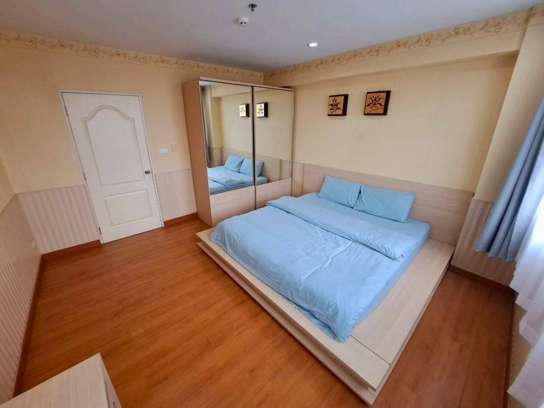 Sriracha Condo View, 11th floor, area 48.82 sq m., has a balcony, beautiful view, , corner room, 1 bedroom, price 1.7 MB.