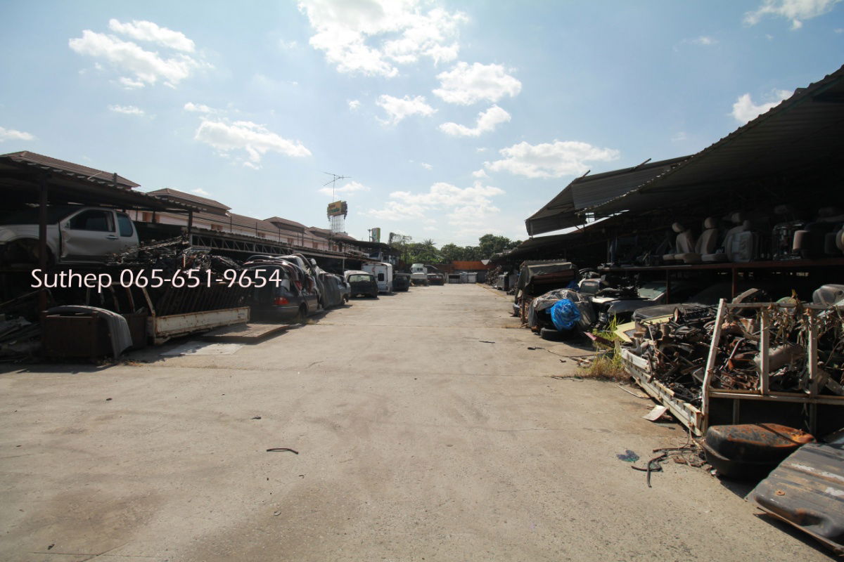 picture Land for Sale: 3-2-74 Rai Red-Zone Commercial Land with Warehouse in Mueang Chonburi, Next to Global House and only 130 m from Road 361 (8-lane) - 18/20