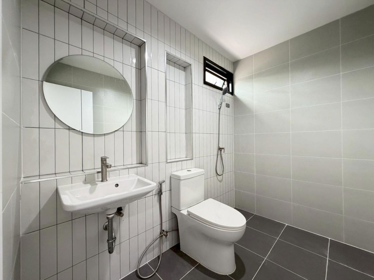 picture S958 ❤️ Bargain! 3-story split-level townhome — Soi Nak Niwas 37 (Chokchai 4), near MRT Ladprao. Only 4.49 M THB. Special offer: Free transfer fees. - 13/33