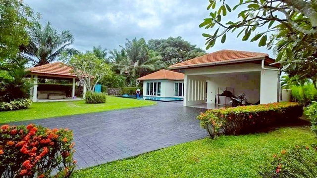 รูป ฟลาวเวอร์แลนด์ พัทยา 3.6กม. ให้เช่า พูลวิลล่า 4นอน สยามคันทรี คลับ โรลลิ่ง ฮิลล์ 3กม. ฝั่งข้ามทางรถไฟ ทุ่งกลม-ตาลหมัน 63ตร.วา. - รูปที่ 2/8