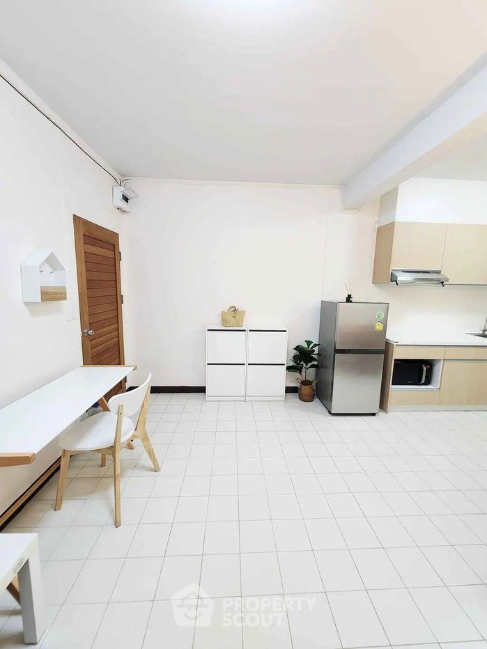 รูป คอนโด 2-ห้องนอน ที่ โมเดิร์นโฮมเพลส ใน สวนหลวง (ID 2474568) - รูปที่ 3/9