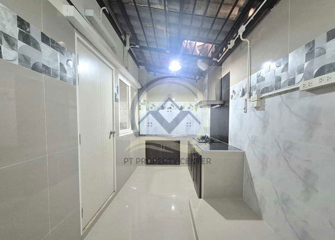 รูป ทาวน์โฮม 2 ชั้น ต่อเติมระเบียง ราคาสุดพิเศษ : โครงการโกลเด้นทาวน์ รามคำแหง-วงแหวน - รูปที่ 17/28