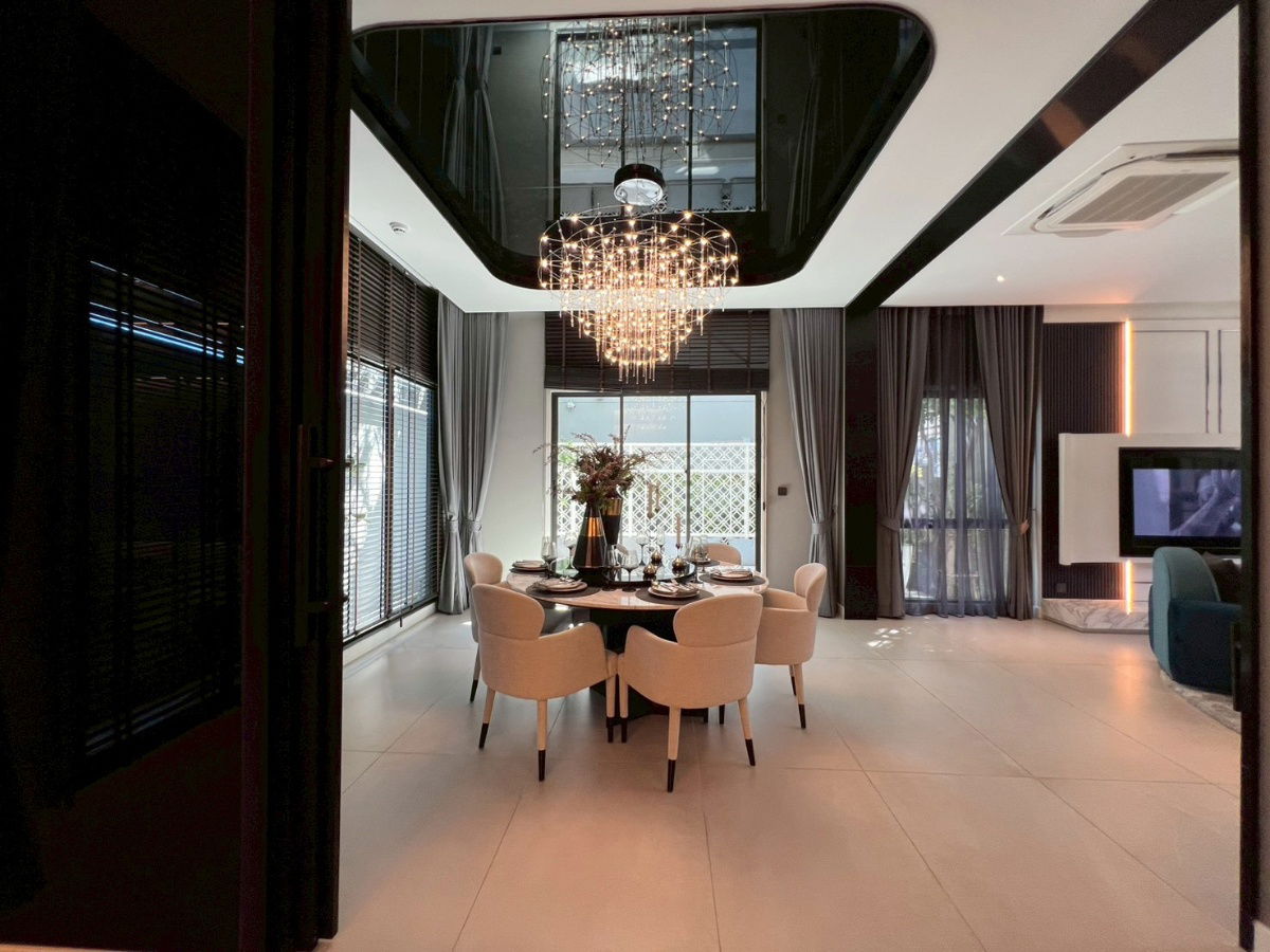 picture A luxurious two-story mansion in the GRAND BANGKOK BOULEVARD State BANGNA project offers you relaxation and tranquility. - 2/13