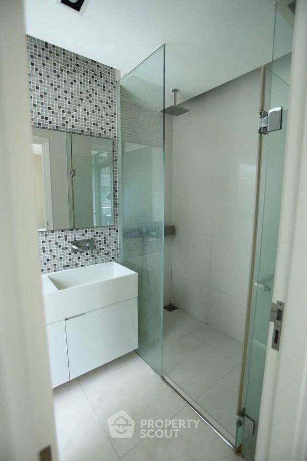 รูป คอนโด 2-ห้องนอน ที่ เดอะ รูม สุขุมวิท 21 ใกล้ MRT สุขุมวิท (ID 2475643) - รูปที่ 9/11