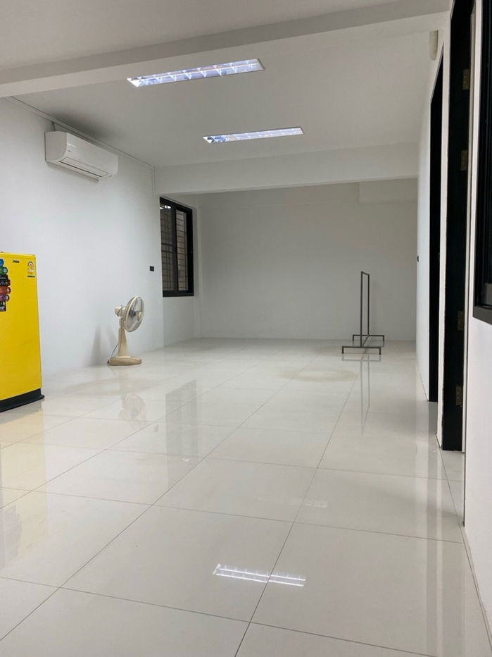 picture 🏡 For Sale: 2-Storey Early Ladprao Area ✨ Corner unit – Near MRT Ladprao 📍 Excellent location, with easy access to Ladprao / Ratchada / Vibhavadi - 14/18