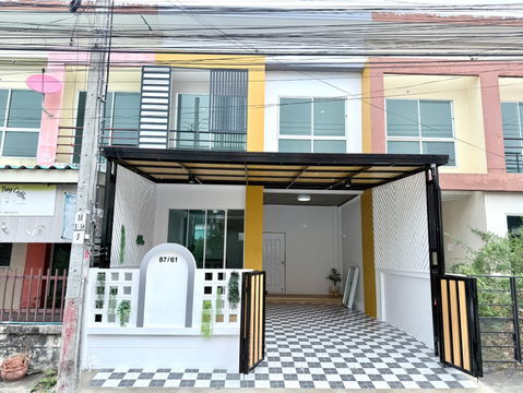 ทาวน์เฮาส์2ชั้น ต้นโครงการ ตกแต่งรีโนเวทใหม่ ม.เพ็ญศิริ4 ซ.เลียบวารี25/1 คู้ขวา หนองจอก