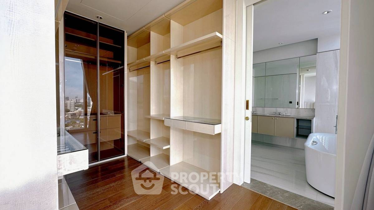 picture 3-BR Condo at KRAAM Sukhumvit 26 near BTS Phrom Phong (ID 2476392) - 12/15