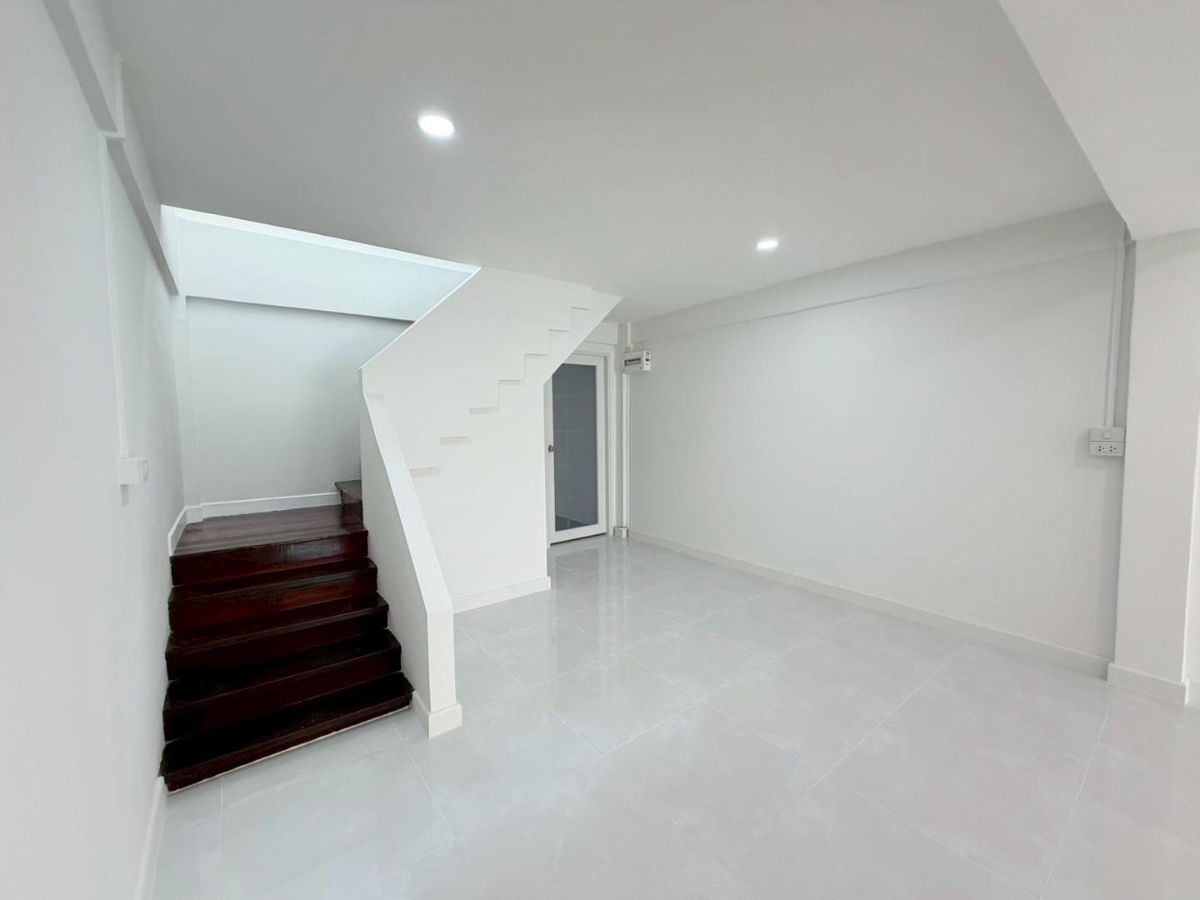 picture S959 🏠 For Sale: 2-story townhouse in a great location, Soi Senanikom 1, near Major Ratchayothin. Selling price: only 4.29 million baht. - 19/46