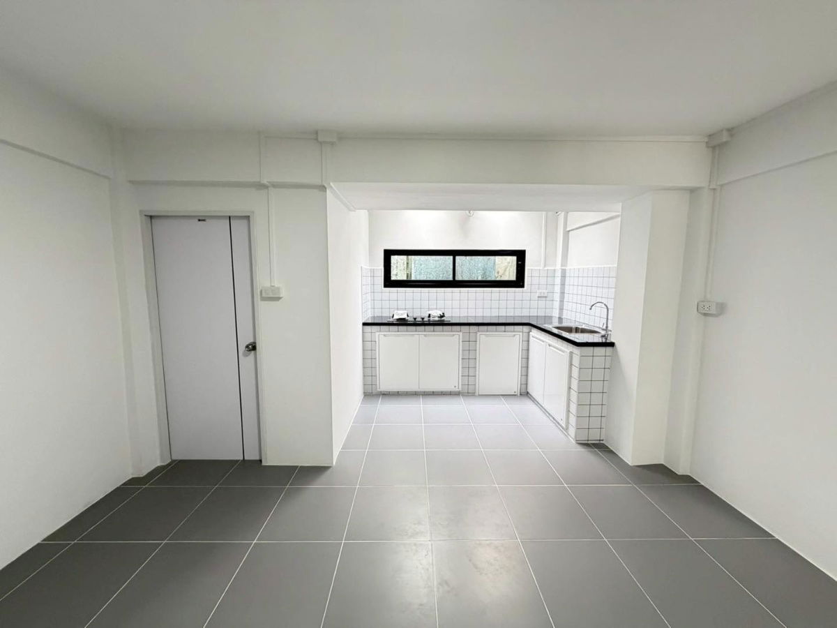 picture S959 🏠 For Sale: 2-story townhouse in a great location, Soi Senanikom 1, near Major Ratchayothin. Selling price: only 4.29 million baht. - 17/46