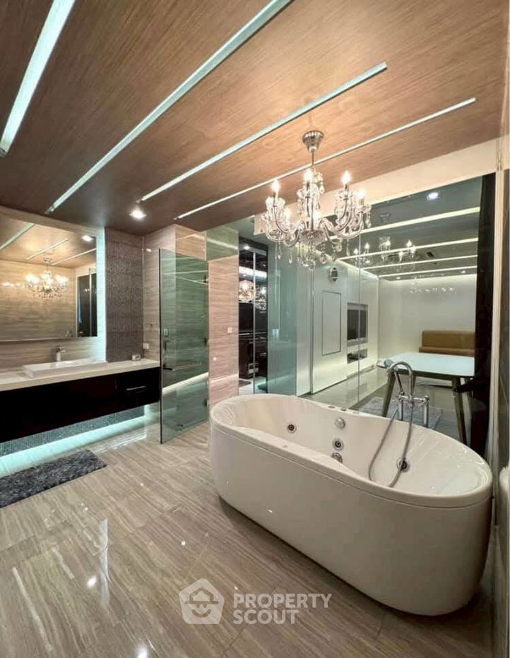 picture 3-BR Condo at Citi Smart Sukhumvit 18 near BTS Asok (ID 2473708) - 12/20