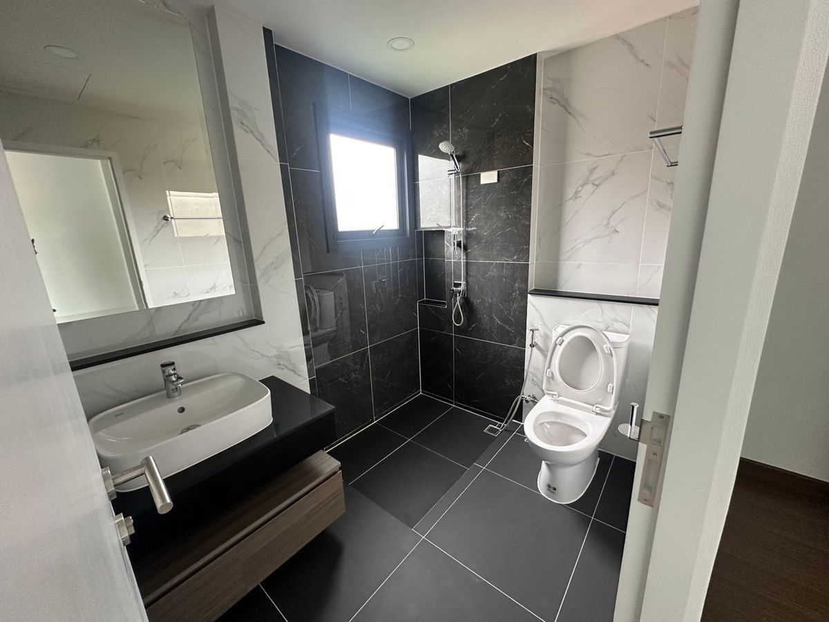 รูป 🏡 Luxury Single House ✨ ชั้นนำของโครงการ – 📏 แปลงใหญ่พิเศษ 🌳 ติดสวน 🏡 พร้อม Smart Home ทั้งหลัง - รูปที่ 18/20