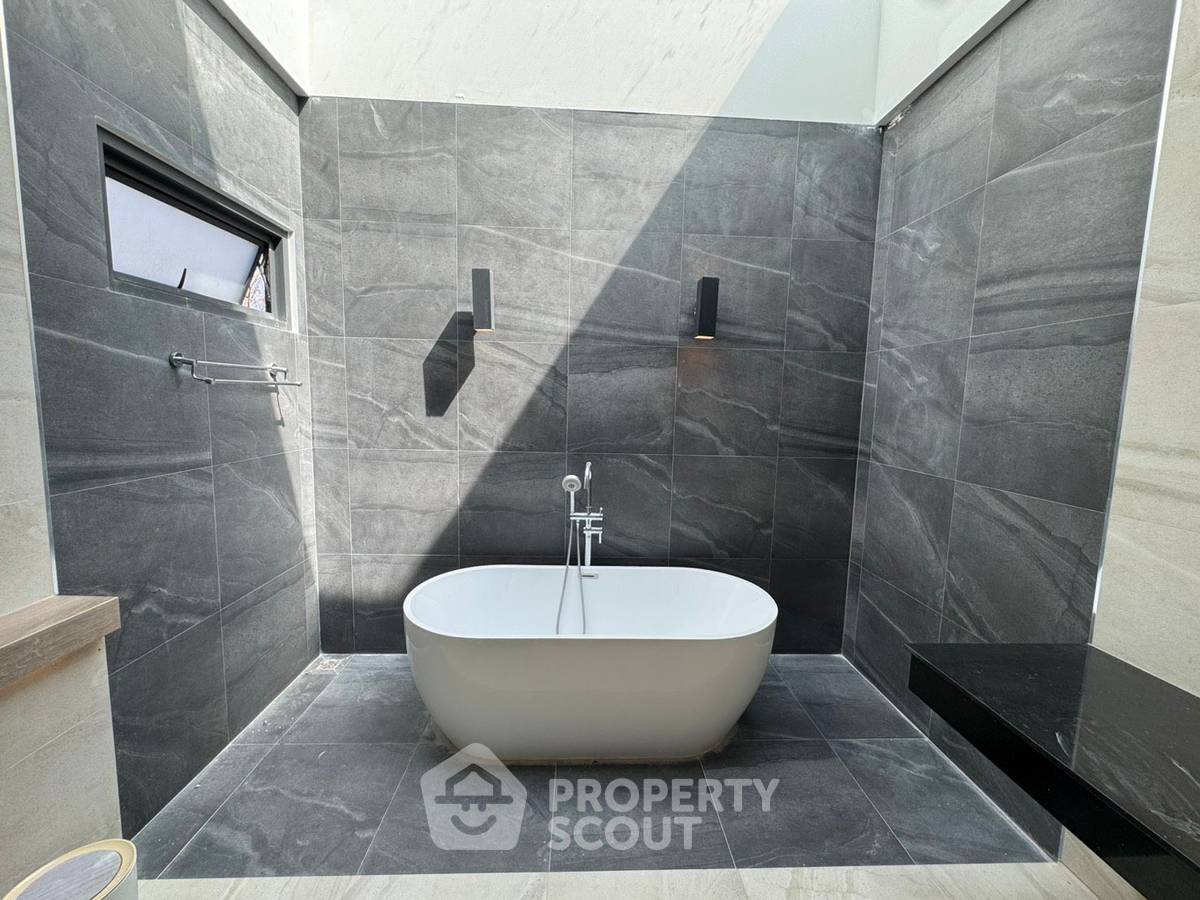 รูป บ้าน 3-ห้องนอน ใน สามพระยา (ID 2476796) - รูปที่ 16/17