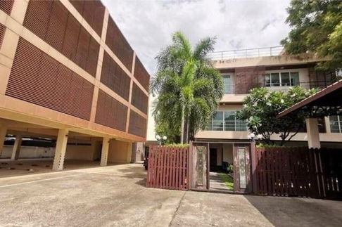 For Sales 4-story office building (Sukhumvit 101, Punnavithi Soi 34), No. 1040/19