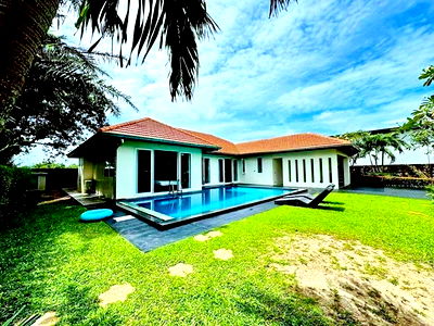 เช่าบ้านเดี่ยว บางละมุง ชลบุรี : ฟลาวเวอร์แลนด์ พัทยา 3.6กม. ให้เช่า พูลวิลล่า 4นอน สยามคันทรี คลับ โรลลิ่ง ฮิลล์ 3กม. ฝั่งข้ามทางรถไฟ ทุ่งกลม-ตาลหมัน 63ตร.วา.