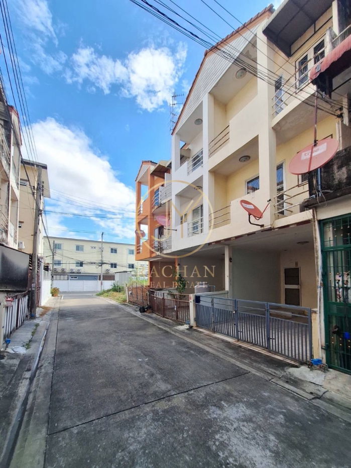 รูป ขายด่วน ทาวน์เฮ้าส์ 3 ชั้น ตามสภาพ ซ.พิบูลสงคราม 22 แยก 6 (ซ.วัดกำแพง8) เนื้อที่ 23.3 ตร.ว พื้นที่ใช้สอย 140 ตร.ม - รูปที่ 2/18