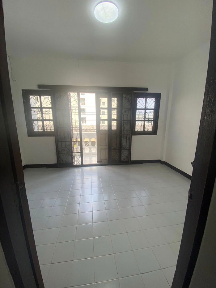 รูป Townhouse for rent near MRT Huai Khwang (SPSAD3714) - รูปที่ 11/12