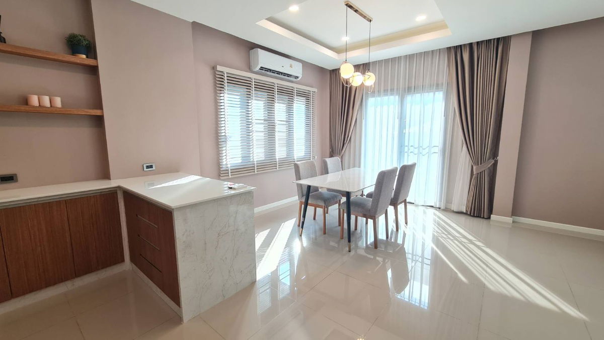 picture !!Sell at LOSS!! Two storey detached house, 3 bedrooms, 4 bathrooms fully furnished in Pattaya, ready to move in !!! - 6/21