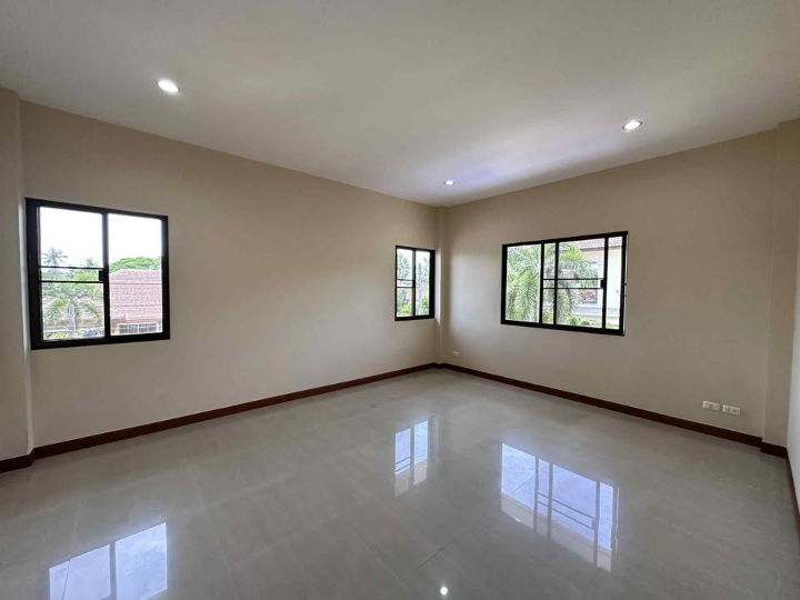 picture Large Pool Villa in Pattaya for Sale in Pattaya near HIGATE International school - 10/32