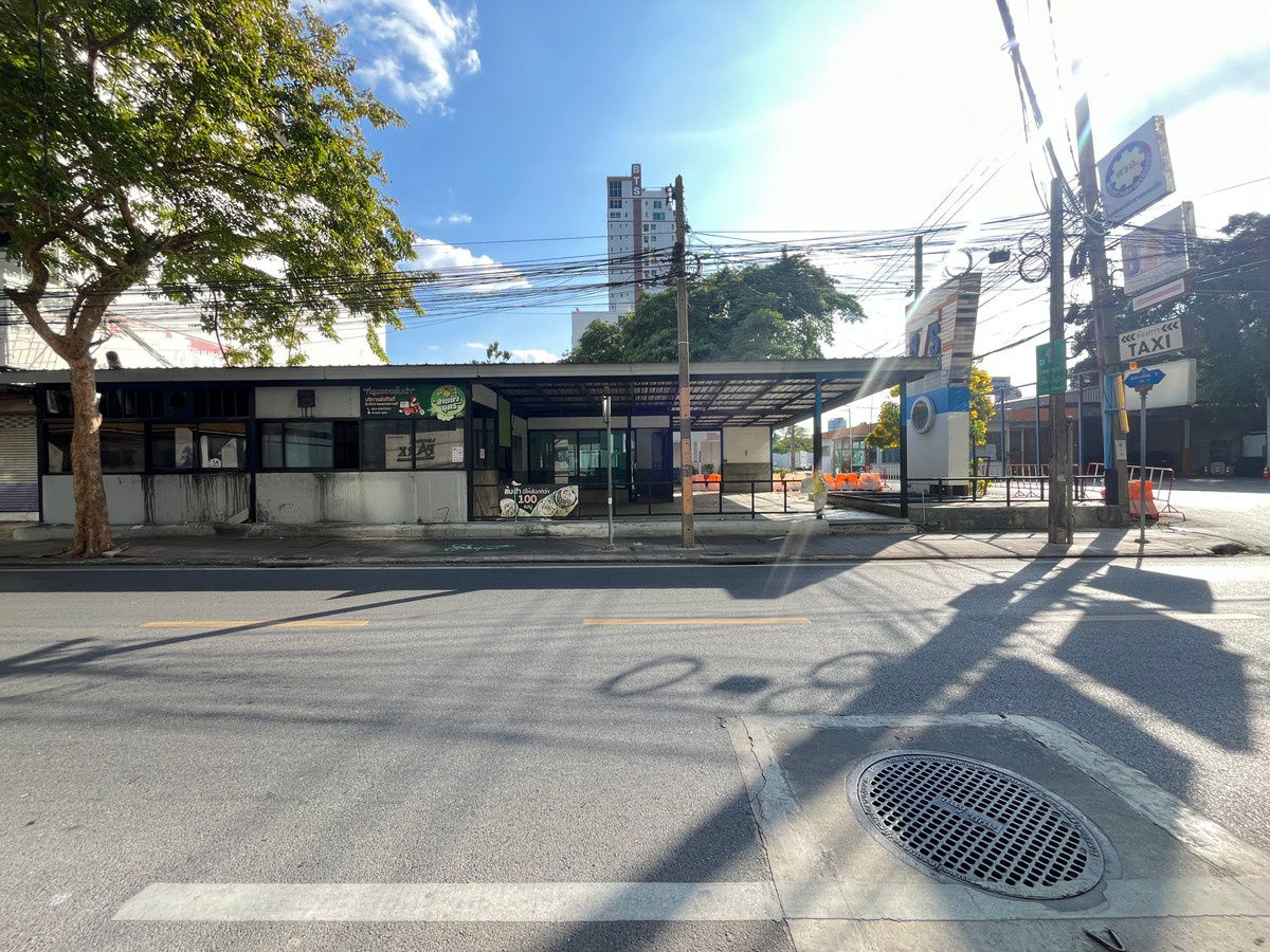 picture WS6062 ð·ïļ Corner plot of land for rent, 80 sq.wa. â Vibhavadi Rangsit 3, near BTS/MRT + parking lot for over 100 cars. Only 120,000 baht/month. - 1/14