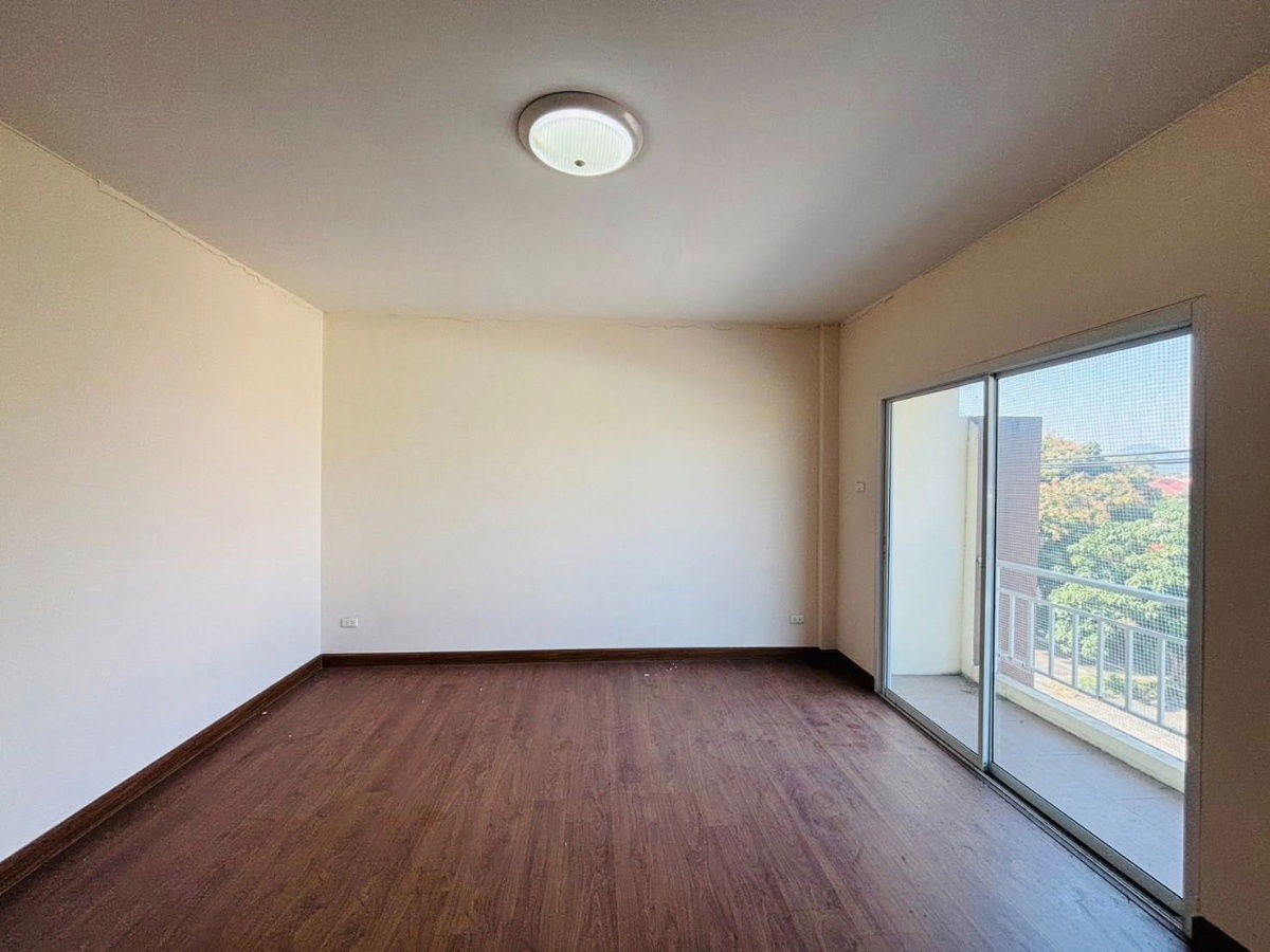 รูป ให้เช่าอาคารพาณิชย์ 3 ชั้น ม.มณีรินทร์เพลส2 ไร่กล้วย ศรีราชา - รูปที่ 3/16