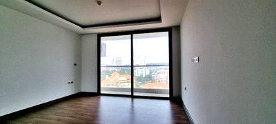 ขายคอนโด : The Peak Towers Studio for Sale
