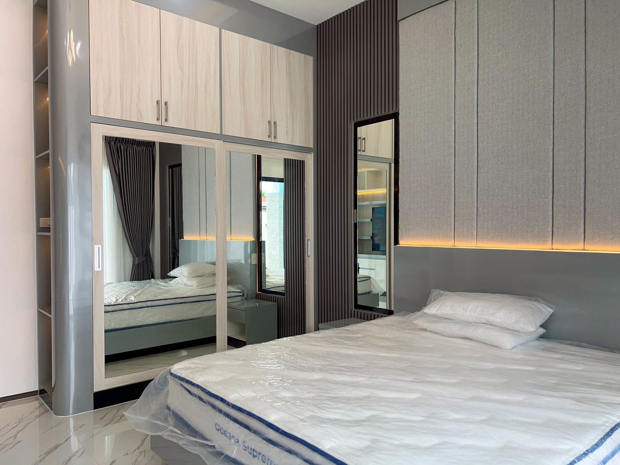 picture Luxury Pool Villa for Sale in Huai Yai - 12/17