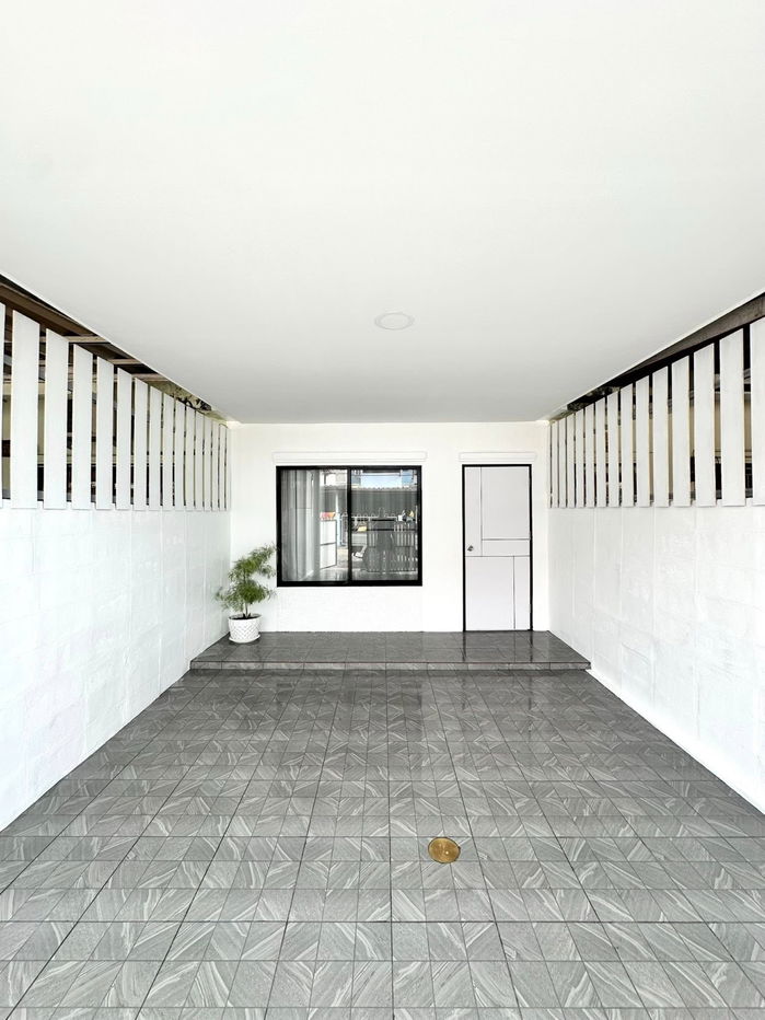 รูป ขาย ทาวเฮ้าส์ 2 ชั้น ตกแต่งสไตล์โมเดิร์น พร้อมอยู่ จองภายใน ธ.ค. 68 ฟรีค่าใช้จ่ายวันโอนกรรมสิทธิ์ - รูปที่ 2/15