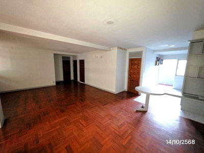 Condos for sale : CONDO 106.54 Sq.m. Huai Khwang Bangkok for 6.2M
