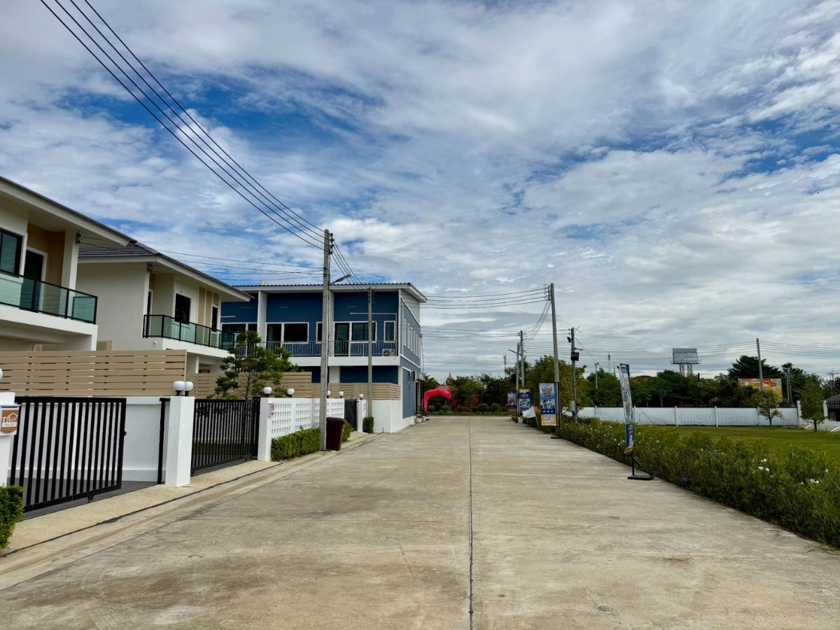 รูป บ้านแฝดพื้นที่ใหญ่ 42.5 ตร.ว. ใกล้เซ็นทรัล–โรจนะ ราคาพิเศษ 2.79 ลบ.* - รูปที่ 13/17