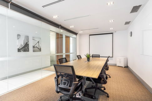 พื้นที่สำนักงานแบบเปิดสำหรับ 10 คนที่ Regus W-District